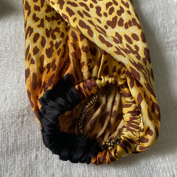 Lightly Worn Satin Boohoo close top - Picture 6 of 6